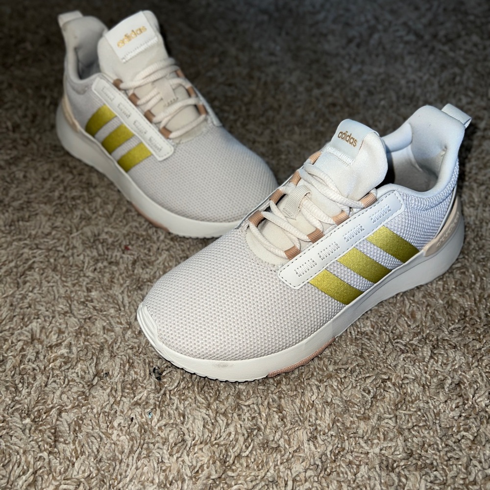 Size 2.5Y Adidas